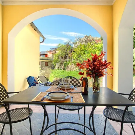 Prázdninový dům Casa Immersa Nella Natura Con Piscina, Ac E Wi-fi 4 *