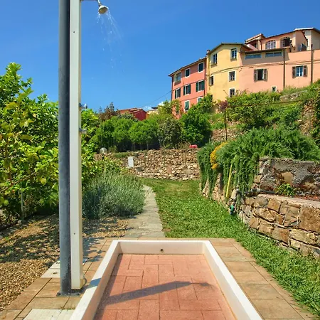 Prázdninový dům Casa Immersa Nella Natura Con Piscina, Ac E Wi-fi 4
