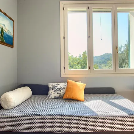 Feriehus Casa Immersa Nella Natura Con Piscina, Ac E Wi-fi 4 Isolalunga